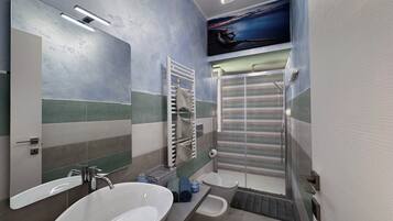 SĂšche-cheveux, serviettes fournies, savon, papier toilette