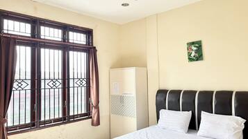 Free WiFi, bed sheets