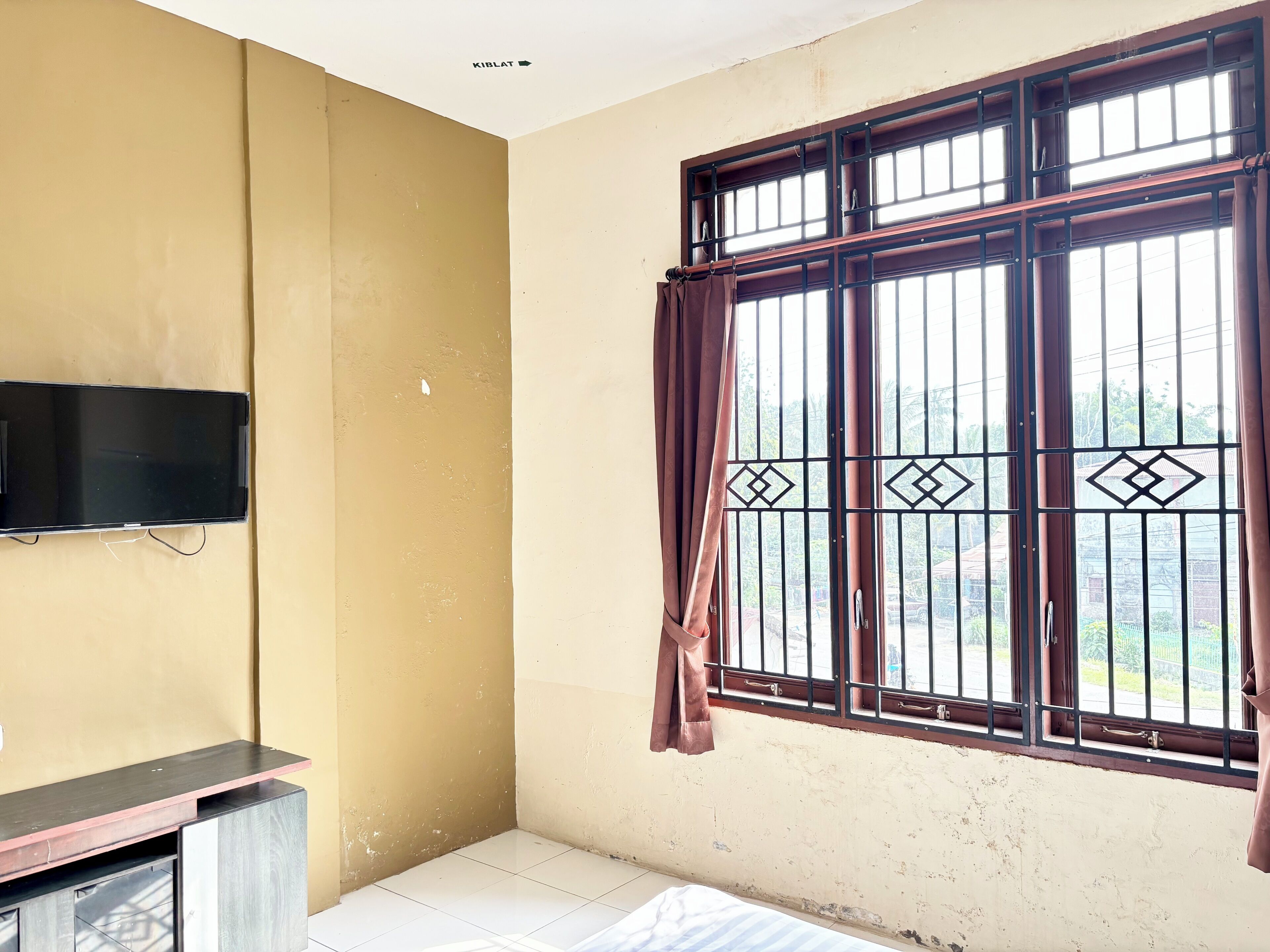 Free WiFi, bed sheets