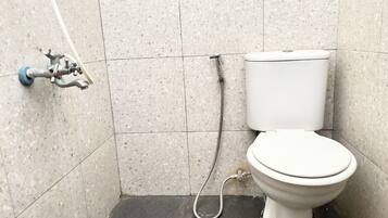 Dusche, HandtĂŒcher, Seife, Shampoo