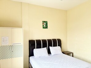 Free WiFi, bed sheets - OYO 94929 Penginapan Kalijaga Syariah (Medan)