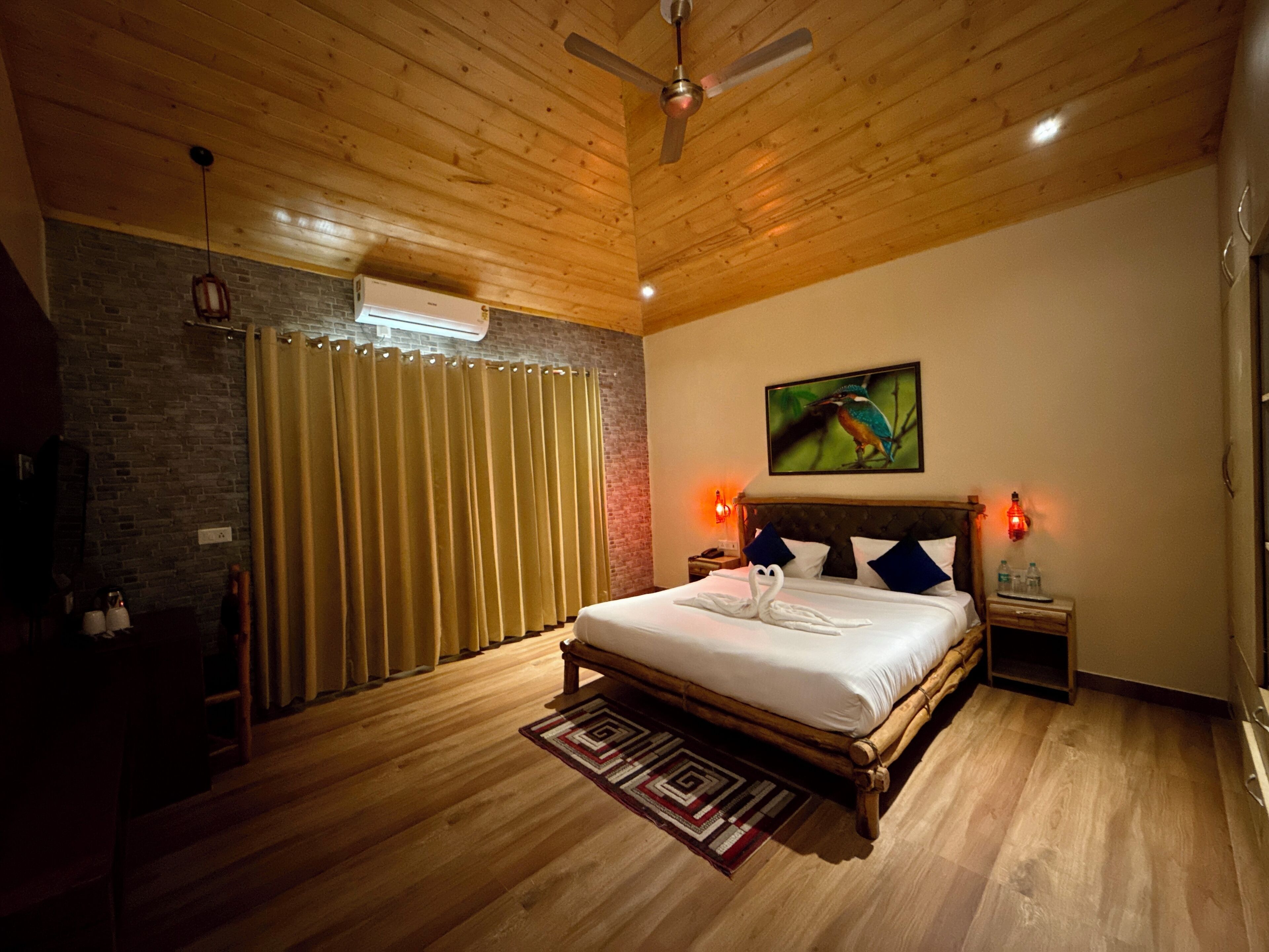 Royal Suite | Minibar, in-room safe, blackout drapes, iron/ironing board