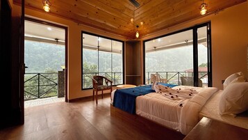 Superior Apartment, Mountain View | Egyptian cotton sheets, premium bedding, minibar, in-room safe