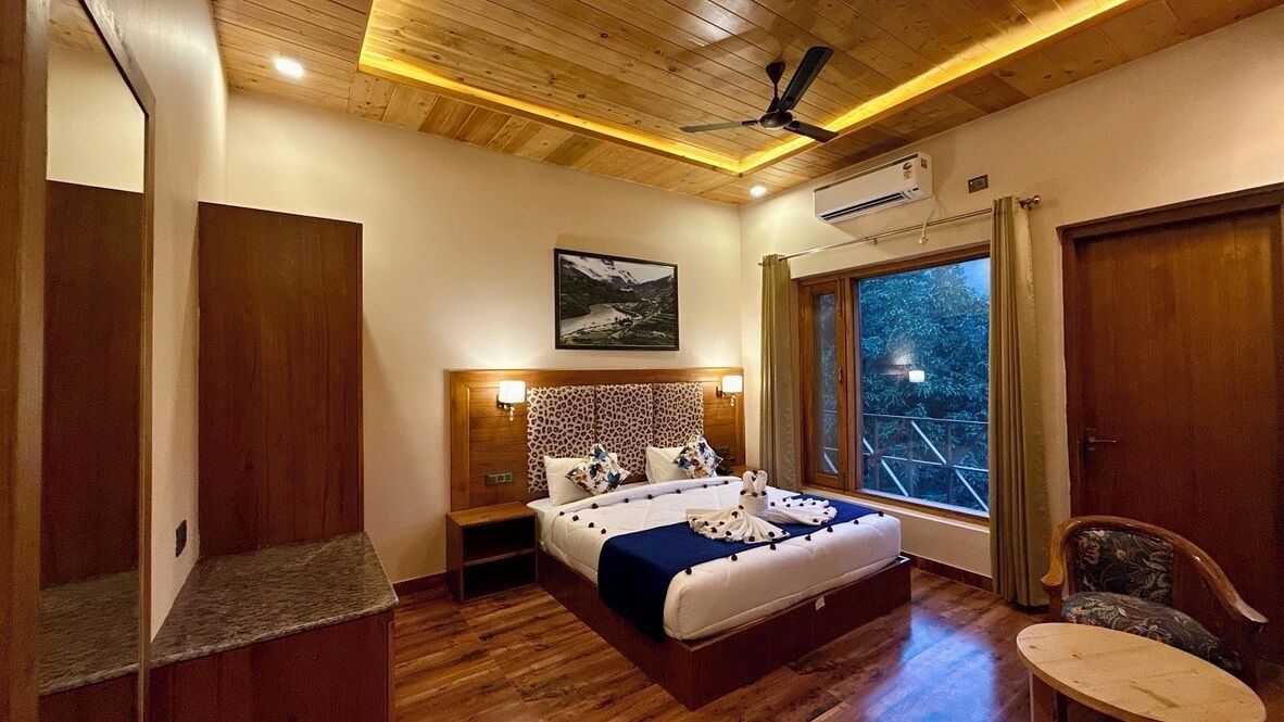 奢华套房, 山景 | 客房内保险箱、遮光窗帘、熨斗/熨板、免费 WiFi