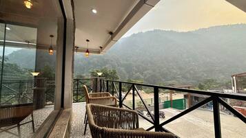 Superior Apartment, Mountain View | Terrace/patio
