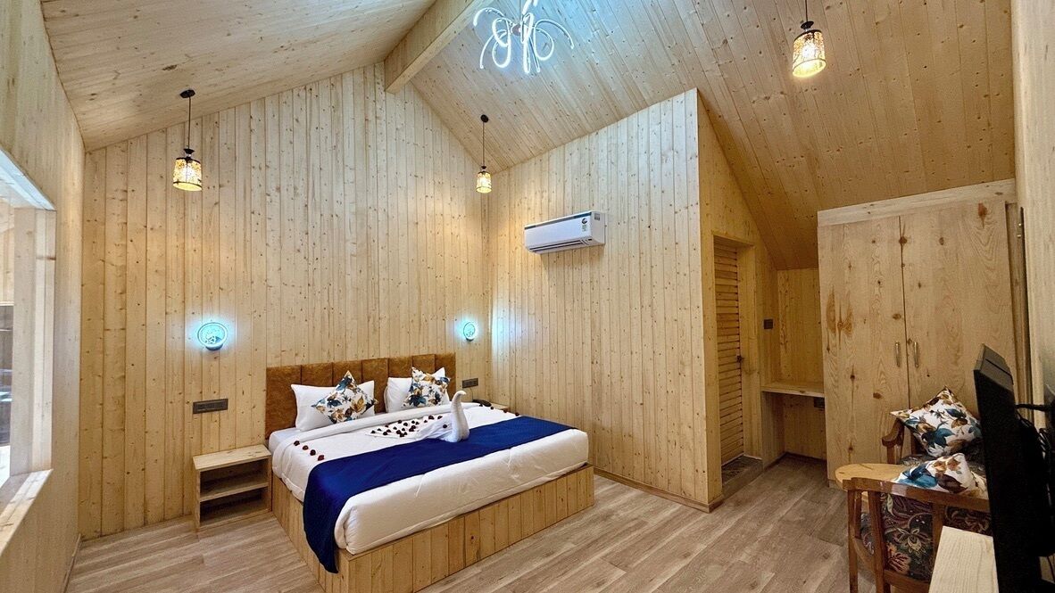 华丽双人房 | 客房内保险箱、遮光窗帘、熨斗/熨板、免费 WiFi