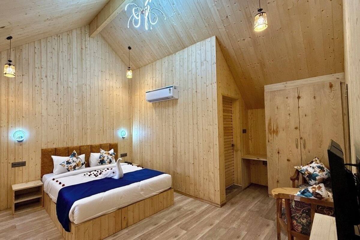 خزنة داخل الغرفة وستائر تعتيم ومكواة/لوح كي وواي فاي مجانًا