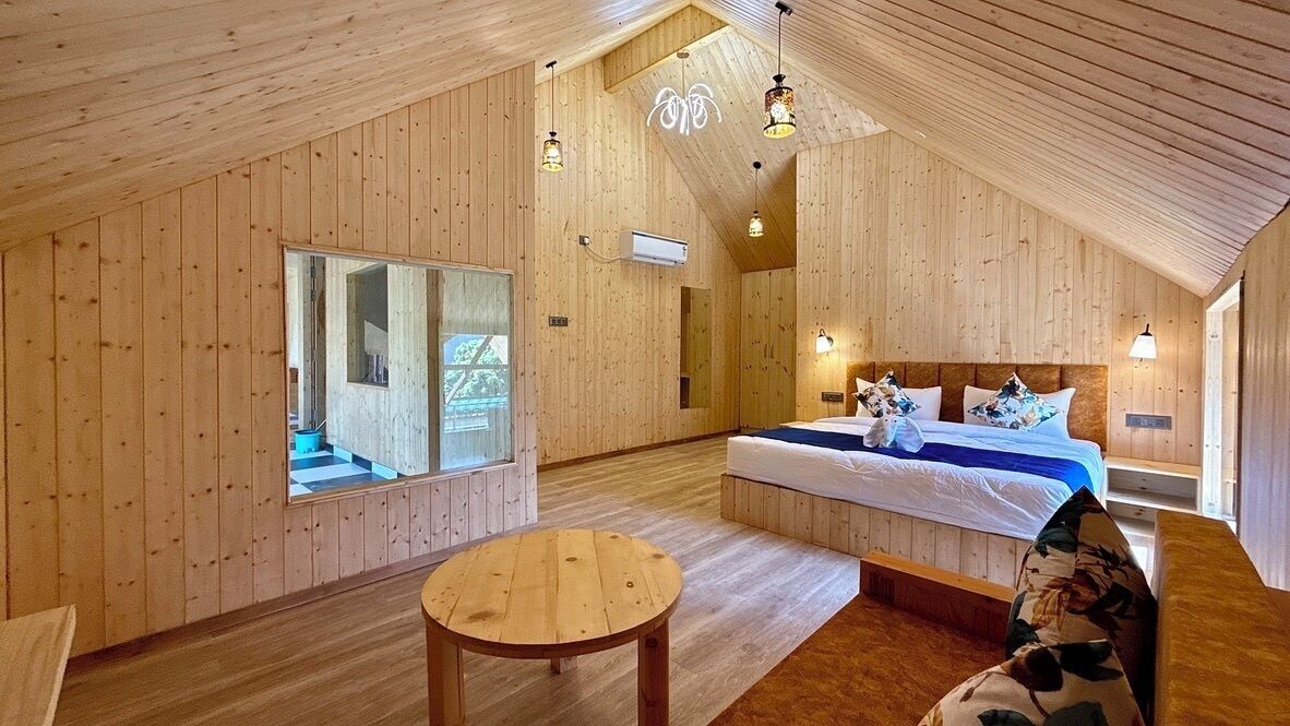 尊荣双人房 | 客房内保险箱、遮光窗帘、熨斗/熨板、免费 WiFi