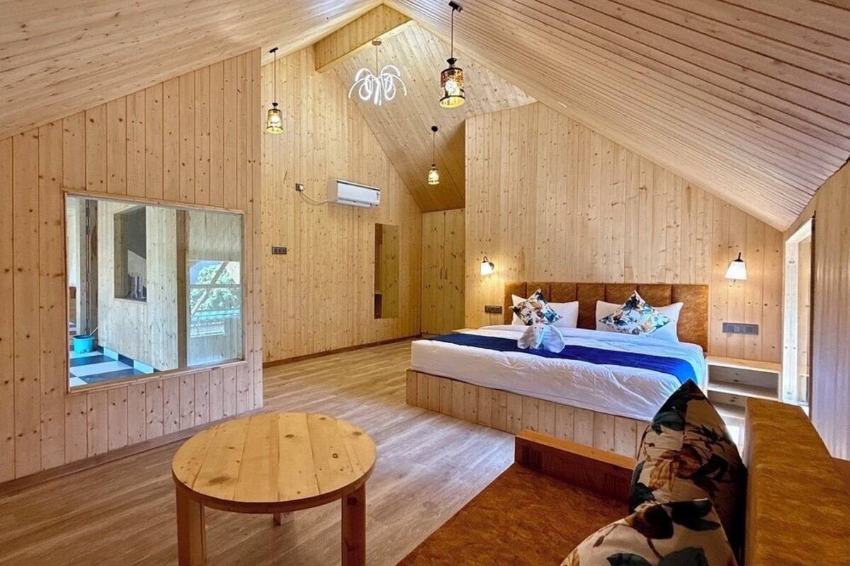 خزنة داخل الغرفة وستائر تعتيم ومكواة/لوح كي وواي فاي مجانًا