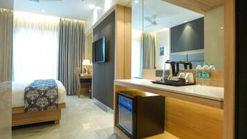 Safe på rommet, skrivebord for bærbar PC og lydisolert