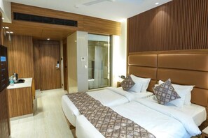 In-room safe, laptop workspace, soundproofing, iron/ironing board - Instafeel Hotel (Navi Mumbai)