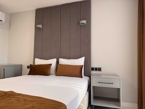 Comfort Suite | In-room safe, desk, laptop workspace, soundproofing - Casa Suit (Istanbul)