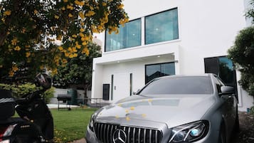 House, 6 Bedrooms, Smoking, Private Pool | Property grounds