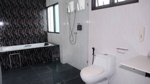 House, 6 Bedrooms, Smoking, Private Pool | Bathroom