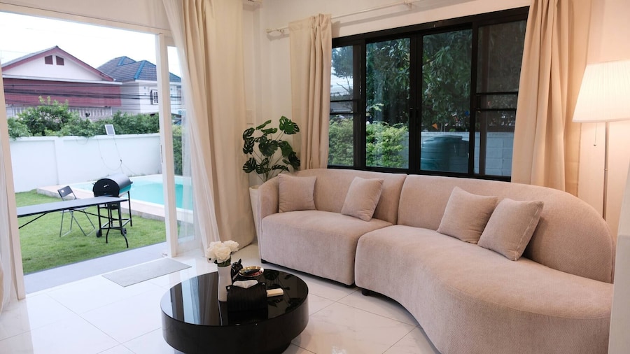 Modern Private Pool Villa in Sukhumvit