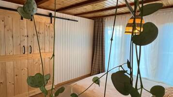 1 chambre, fer et planche Ă repasser, Wi-Fi gratuit, draps fournis