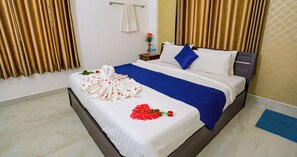 2 عدّة غرف نوم ومكواة/لوح كي وواي فاي وملاءات أسرّة