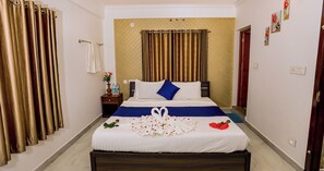 2 bedrooms, iron/ironing board, WiFi, bed sheets - •Affordable garden‑view stay in misty Munnar
•Free Wi‑Fi, breakfast, parking (Bison Valley)