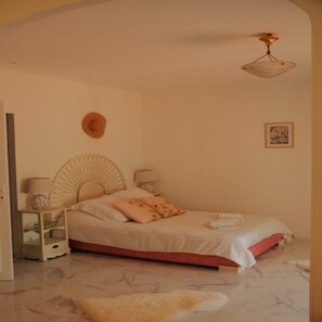 4 chambres, fer et planche à repasser, Wi-Fi, draps fournis