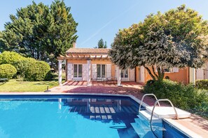 Outdoor pool - Villa des Oiseaux (Lanzac)