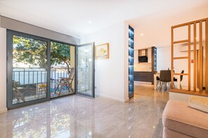 TV - Debonair Apartment (Albufeira)