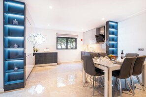 Dining - Debonair Apartment (Albufeira)
