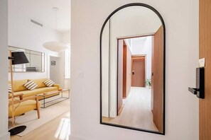 Interior - 🌙 Lunero: Elegant One-Bedroom Retreat in Seville’s Historic Old Town (Sevilla)