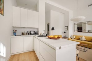 Interior - 🌙 Lunero: Elegant One-Bedroom Retreat in Seville’s Historic Old Town (Sevilla)