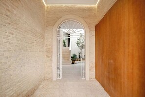 Interior - 🌿 Naranja: Elegant 2-Bedroom Retreat in Seville’s Historic Old Town (Sevilla)
