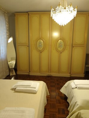 3 bedrooms, iron/ironing board, free WiFi