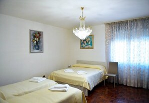 2 bedrooms, iron/ironing board, free WiFi - Spacious Apartment in center Abano Terme, WIFI and free parking. (Abano Terme)