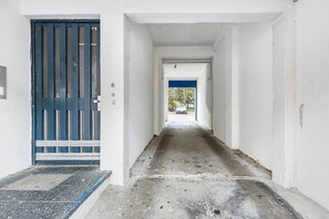 Property grounds - Spacious 1BR Flat | Near Kurfürstendamm (1) (Berlin)