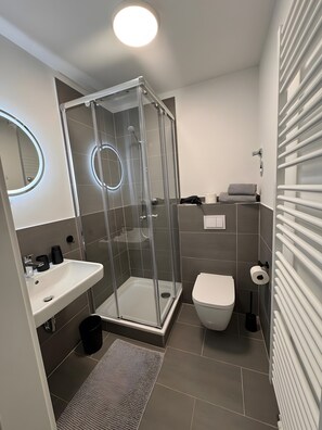 تجهيزات دش، مجففات شعر، مناشف