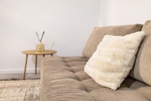 TV - Smart Home Studio | Near Ku’damm Living Apartment 2 – Modern Comfort in Berlin (Berlin)