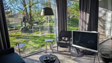 Lyxstuga - utsikt mot parken - trädgård | Vardagsrum