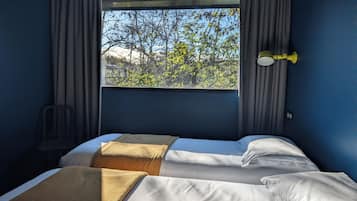 Lyxstuga - utsikt mot parken - trädgård | Mörkläggningsgardiner och gratis wi-fi