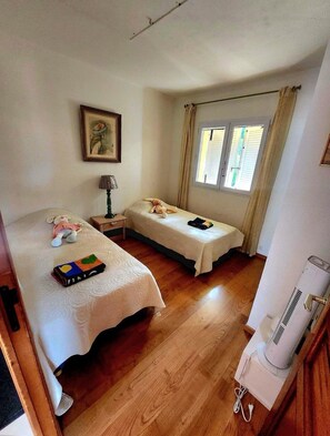 2 makuuhuonetta, silitysrauta/-lauta, Wi-Fi