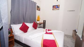 Habitación doble superior, 1 habitación | Camas Select Comfort, muebles diferentes y escritorio