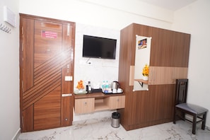 Select Comfort beds, individually furnished, desk, laptop workspace - Hotel Stay Bliss Marathahalli (Marathahalli, Bengaluru)