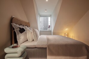 4 habitaciones, tabla de planchar con plancha, wifi y ropa de cama