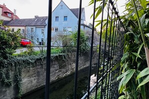 المنطقة المحيطة بالمنشأة