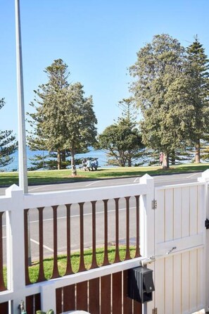 Property grounds - Beach Loft - on the Esplanade (Torquay)
