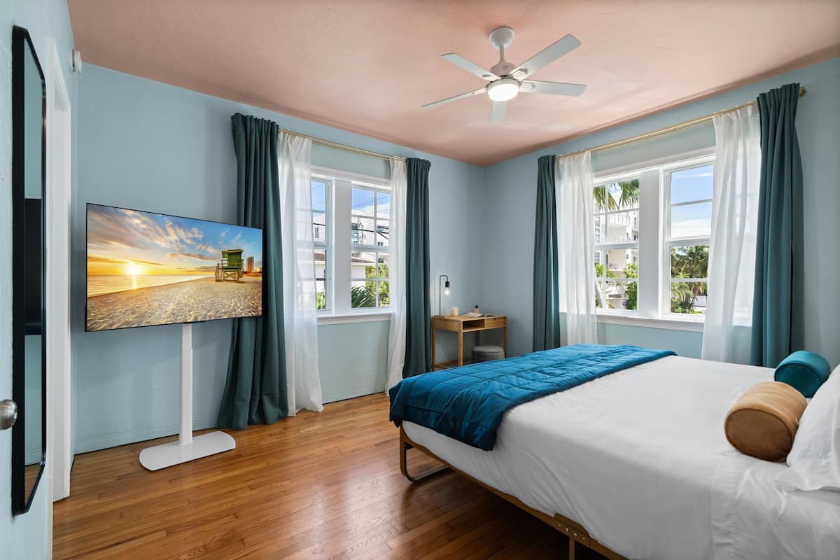 Deluxe Double Room (Unit 11) | Blackout drapes, iron/ironing board, free WiFi