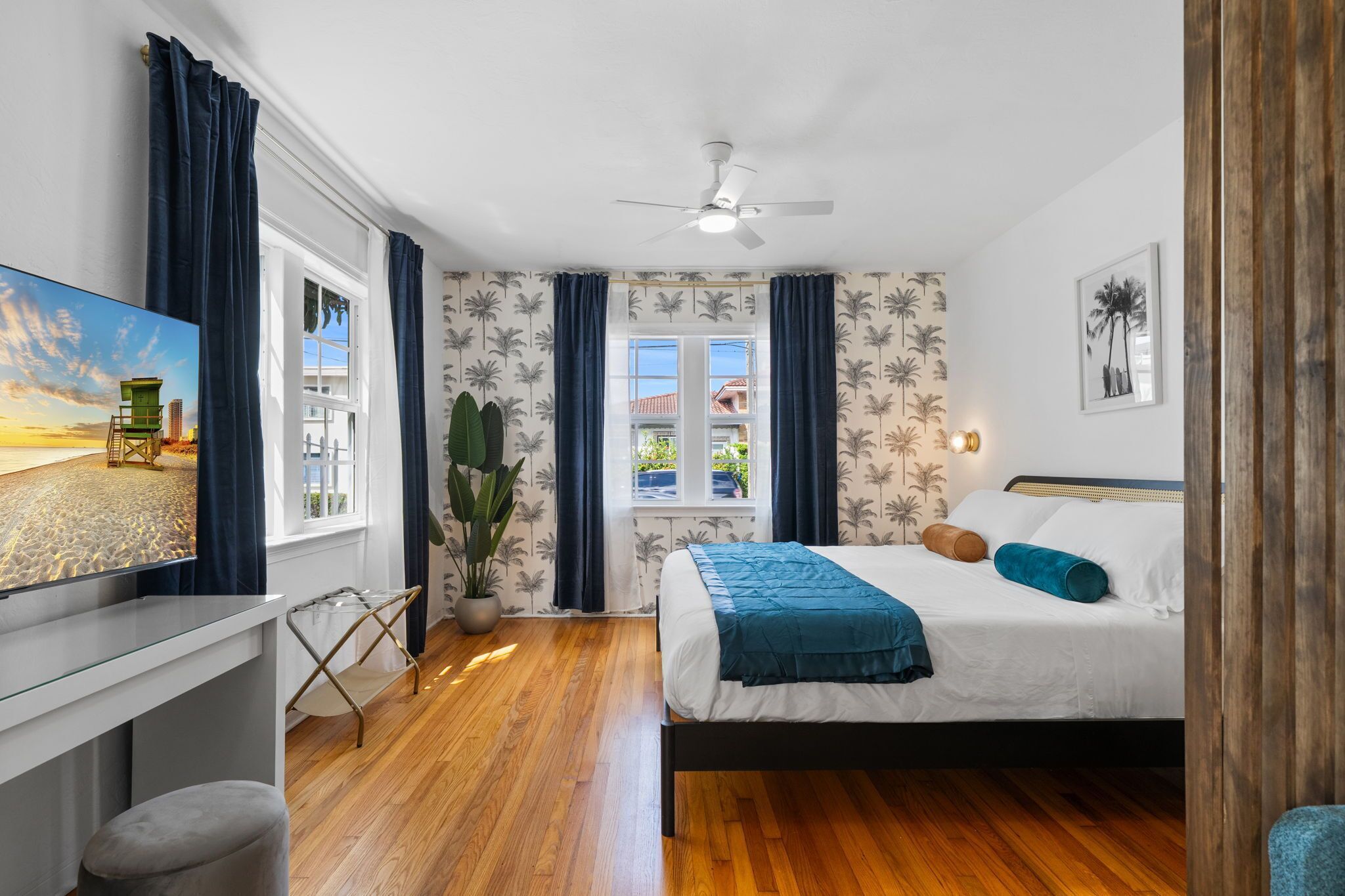 Studio Eksklusif, patio | Seprai katun Mesir, seprai premium, busa memori, dan meja kerja