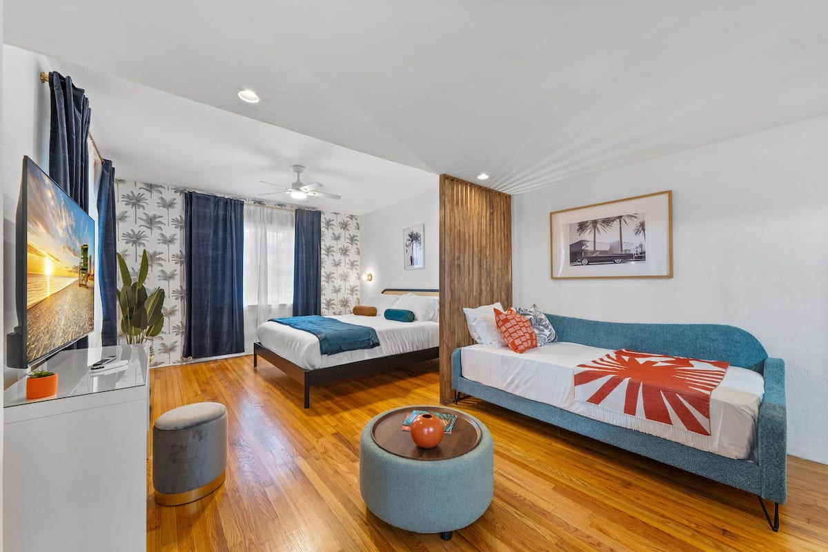 Exclusive Studio, Patio | Blackout drapes, iron/ironing board, free WiFi