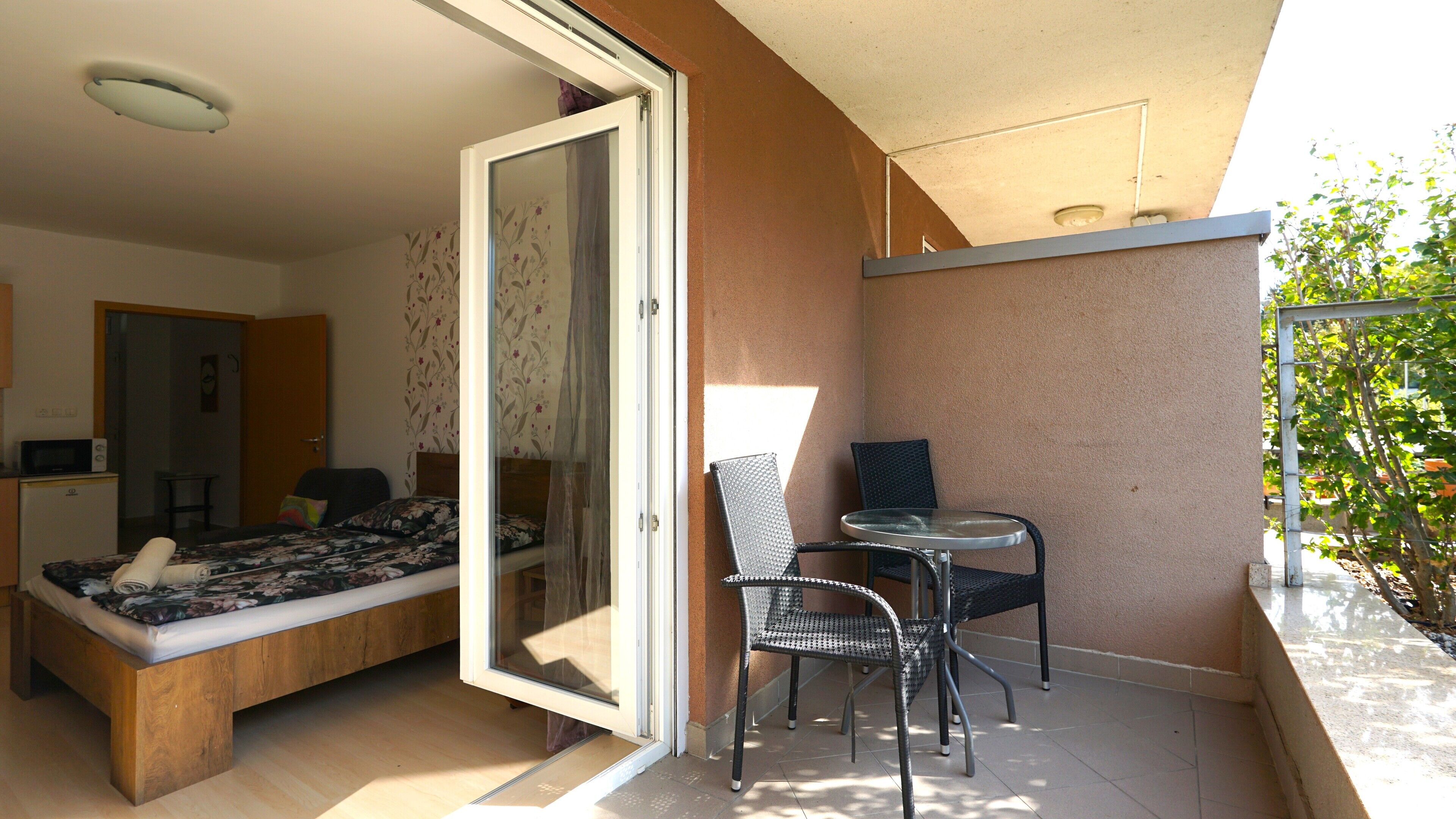 Silver Garden Apartment | Parveke