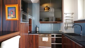 Studio, Balcony, Lake View | Private kitchen | Fridge, microwave, oven, stovetop