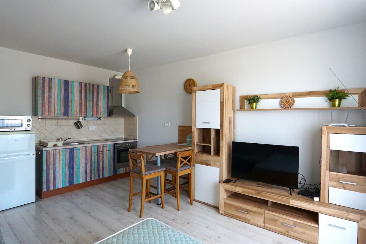 Silver Family Apartment | 客廳 | 82 厘米LED 電視連有線電視頻道
