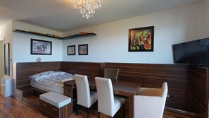 Studio, Balcony, Lake View | Living area