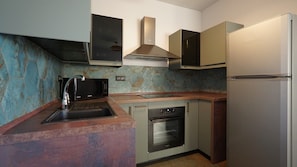 Diamond Exclusive Apartment | Cucina privata | Frigorifero, microonde, forno, piano cottura